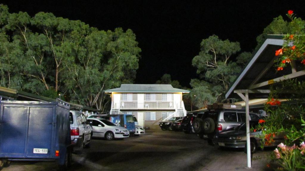White Gum Motel Alice Springs Room photo