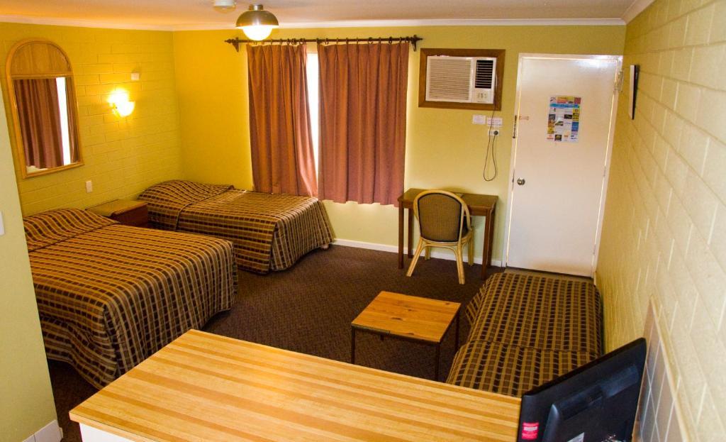 White Gum Motel Alice Springs Room photo