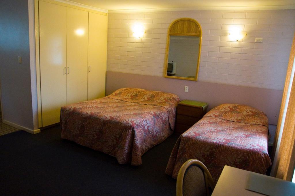 White Gum Motel Alice Springs Room photo