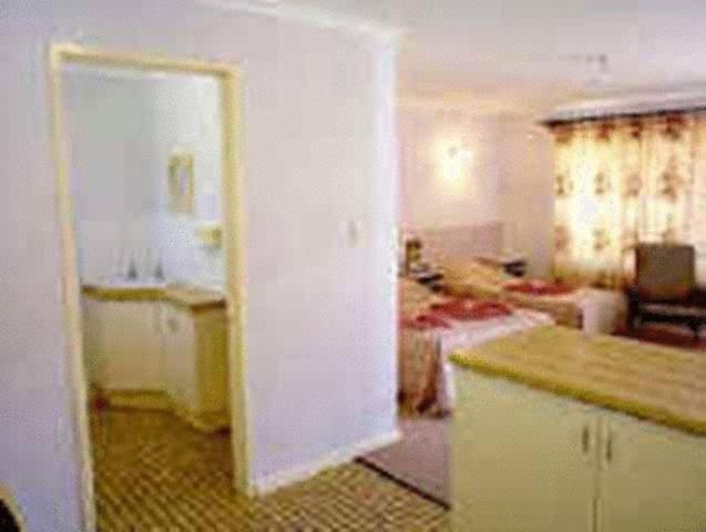 White Gum Motel Alice Springs Room photo